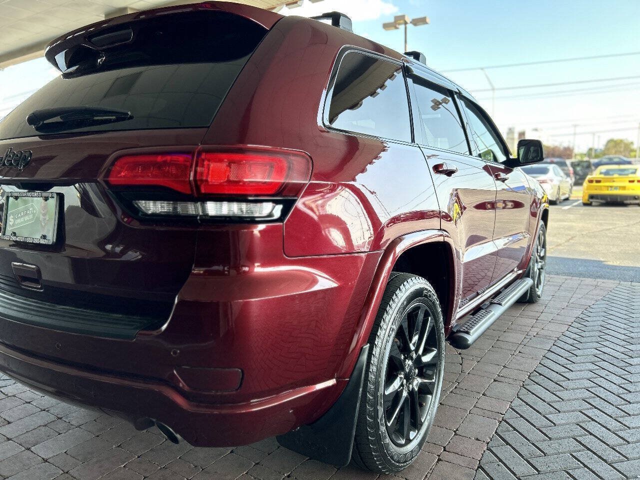 Used 2019 Jeep Grand Cherokee Altitude AWD/4WD image 12