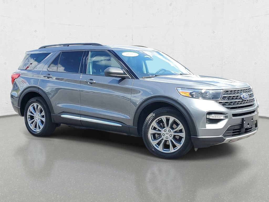 Used 2023 Ford Explorer XLT w/ Equipment Group 202A AWD/4WD image 2