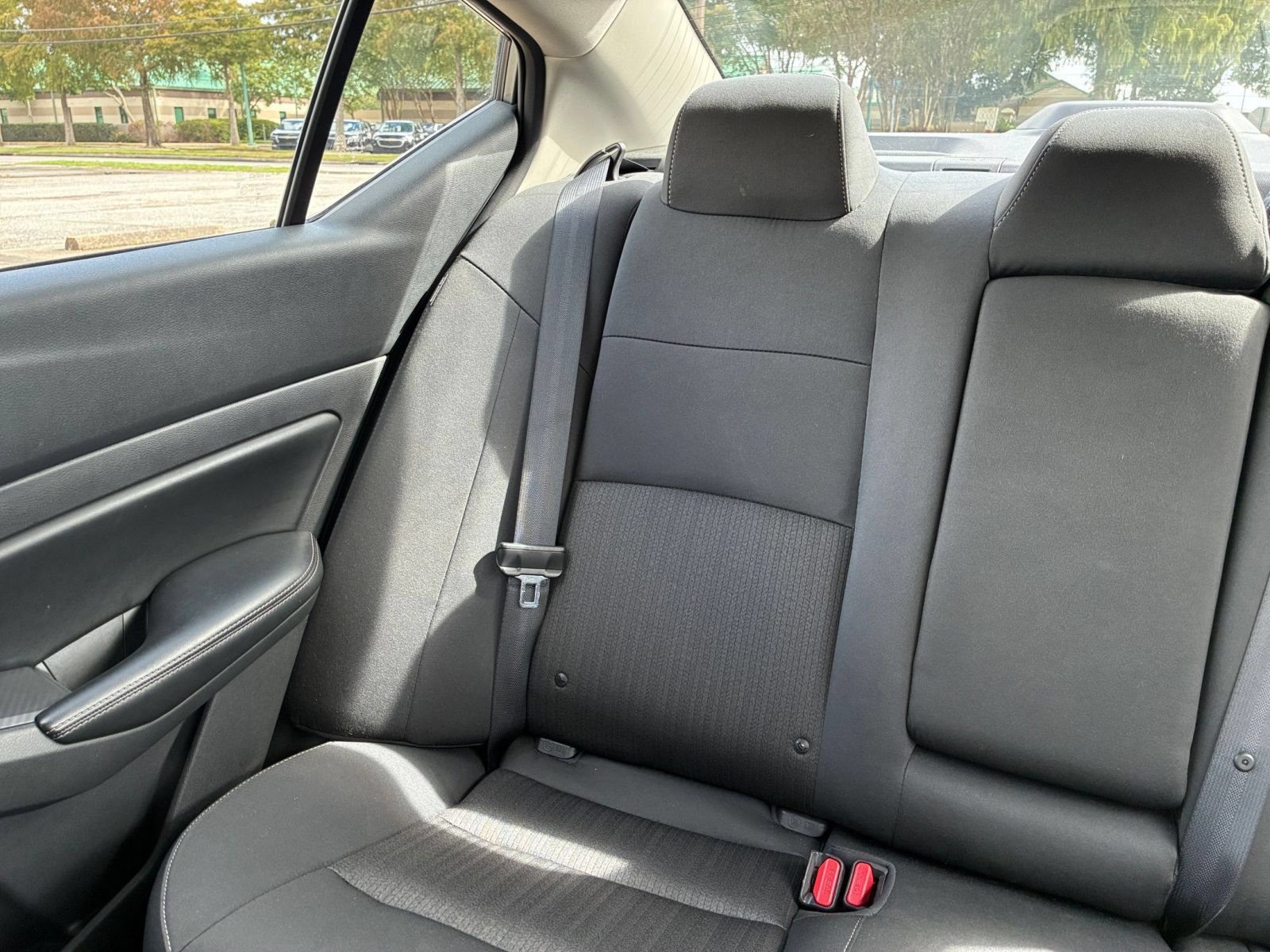 Used 2025 Nissan Altima 2.5 SV FWD image 38