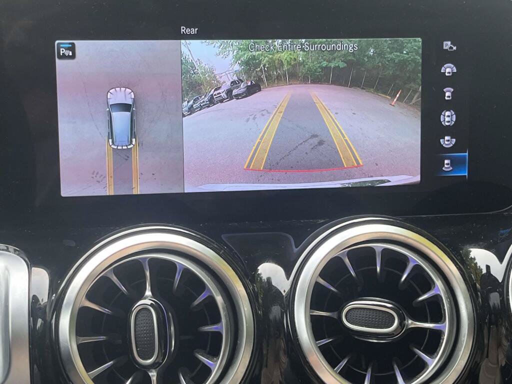 Certified 2023 Mercedes-Benz GLB 250 4MATIC w/ Premium Package image 26