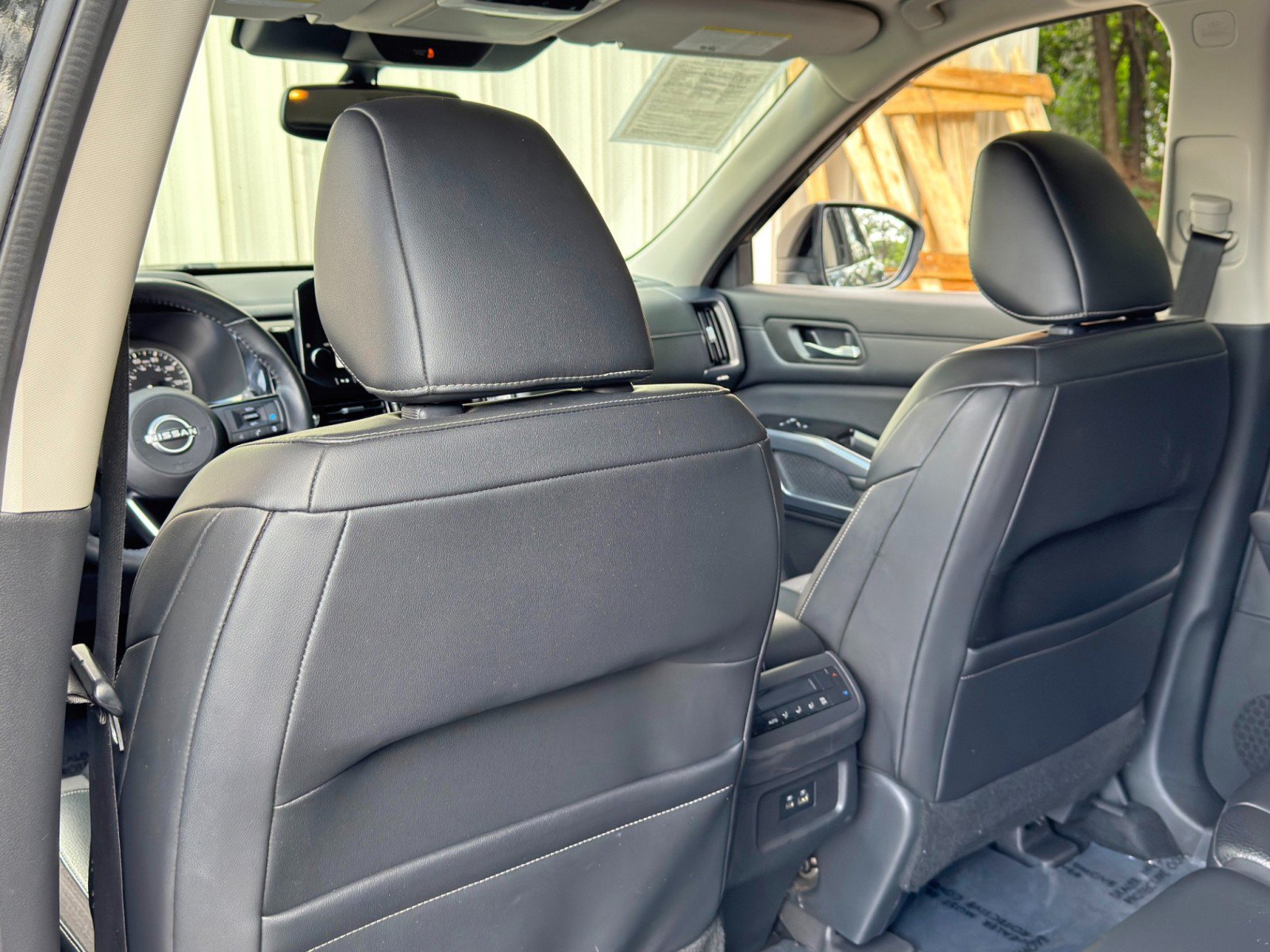 Used 2022 Nissan Pathfinder SL FWD image 33