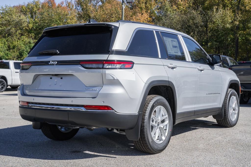 New 2025 Jeep Grand Cherokee Laredo X w/ Luxury Tech Group I image 4