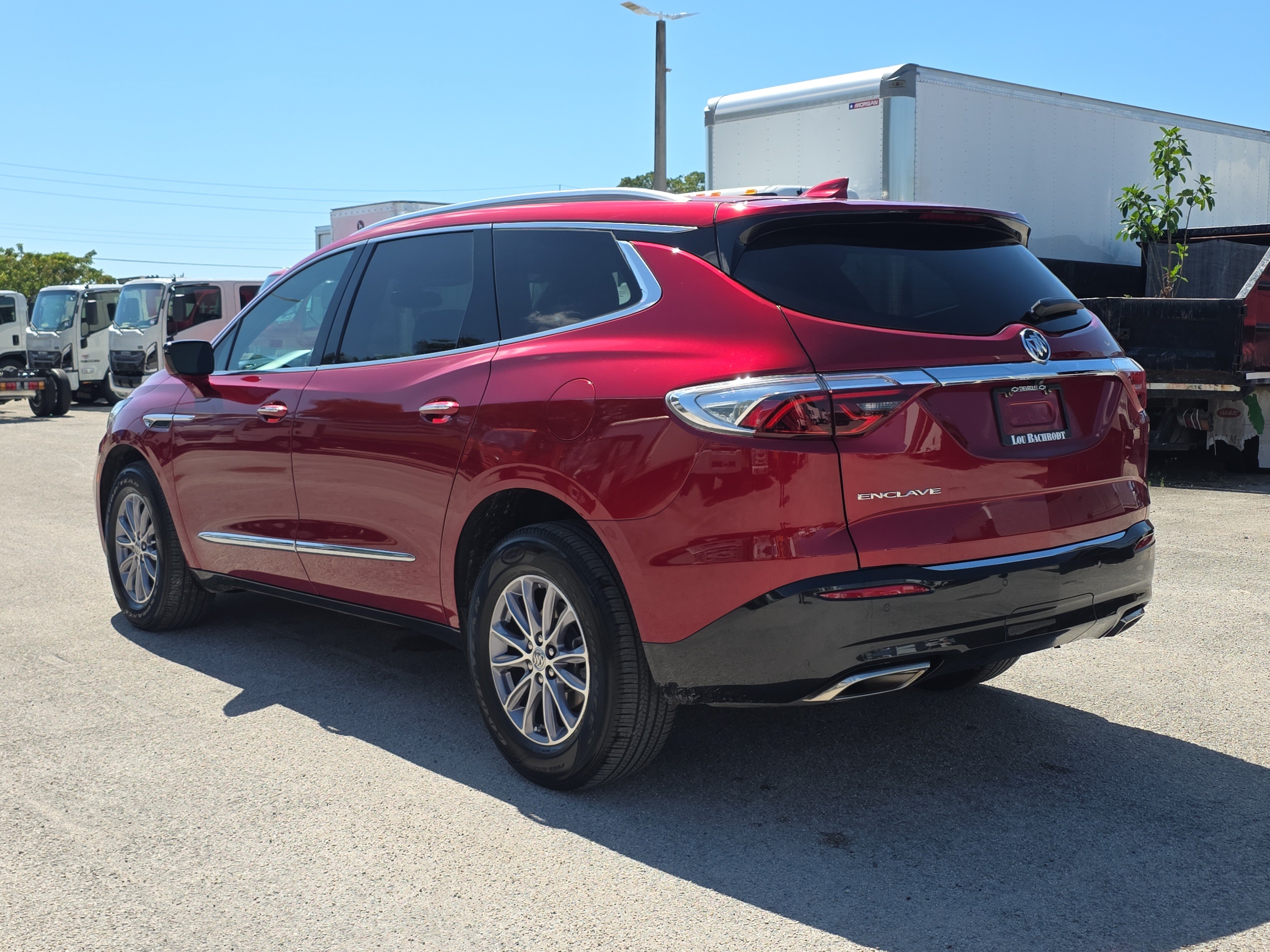 Used 2024 Buick Enclave Essence FWD image 5