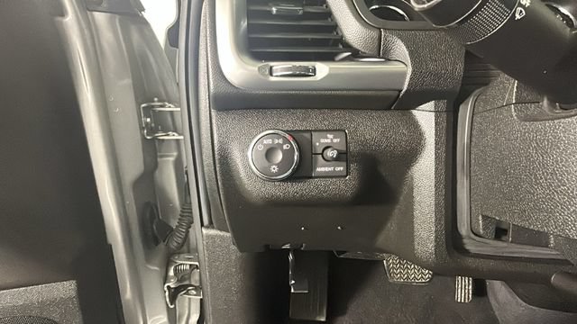 Used 2015 GMC Acadia SLE FWD image 17