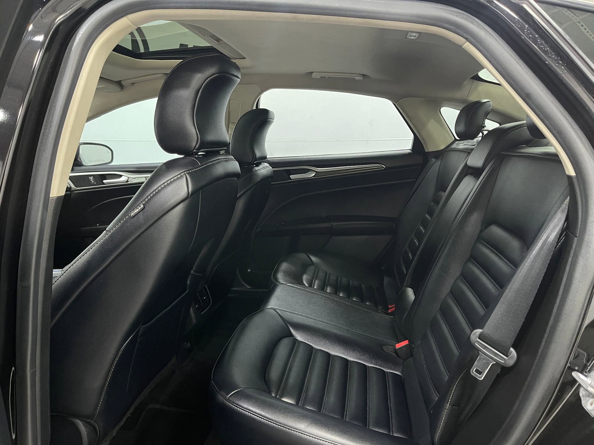 Used 2019 Ford Fusion SEL FWD image 28