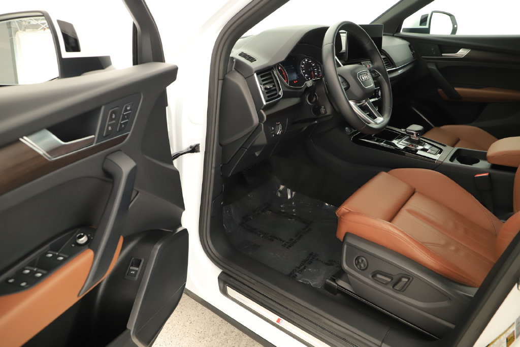 Certified 2024 Audi Q5 2.0T Premium w/ Convenience Package AWD/4WD image 14