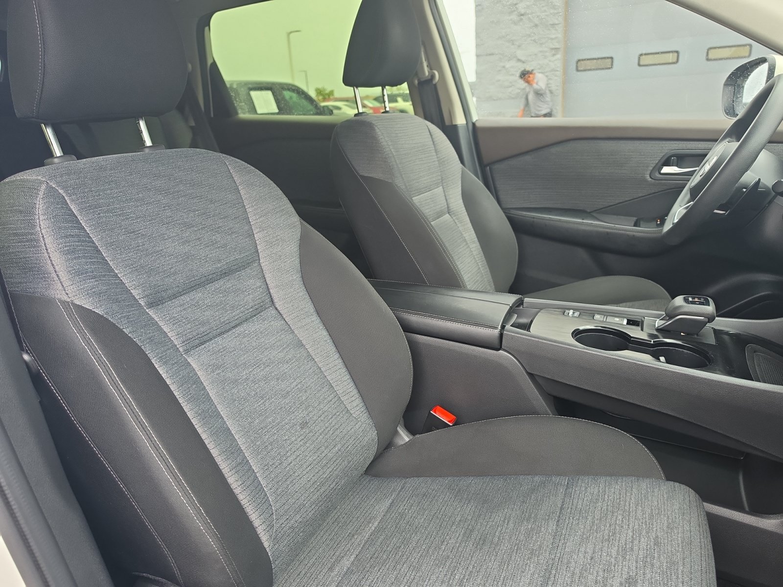 Used 2023 Nissan Rogue SV FWD image 31