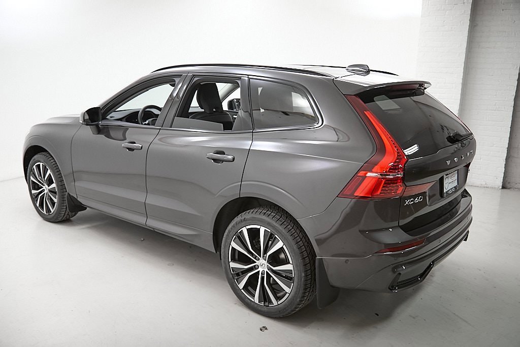 Certified 2023 Volvo XC60 B5 Ultimate w/ Climate Package image 7