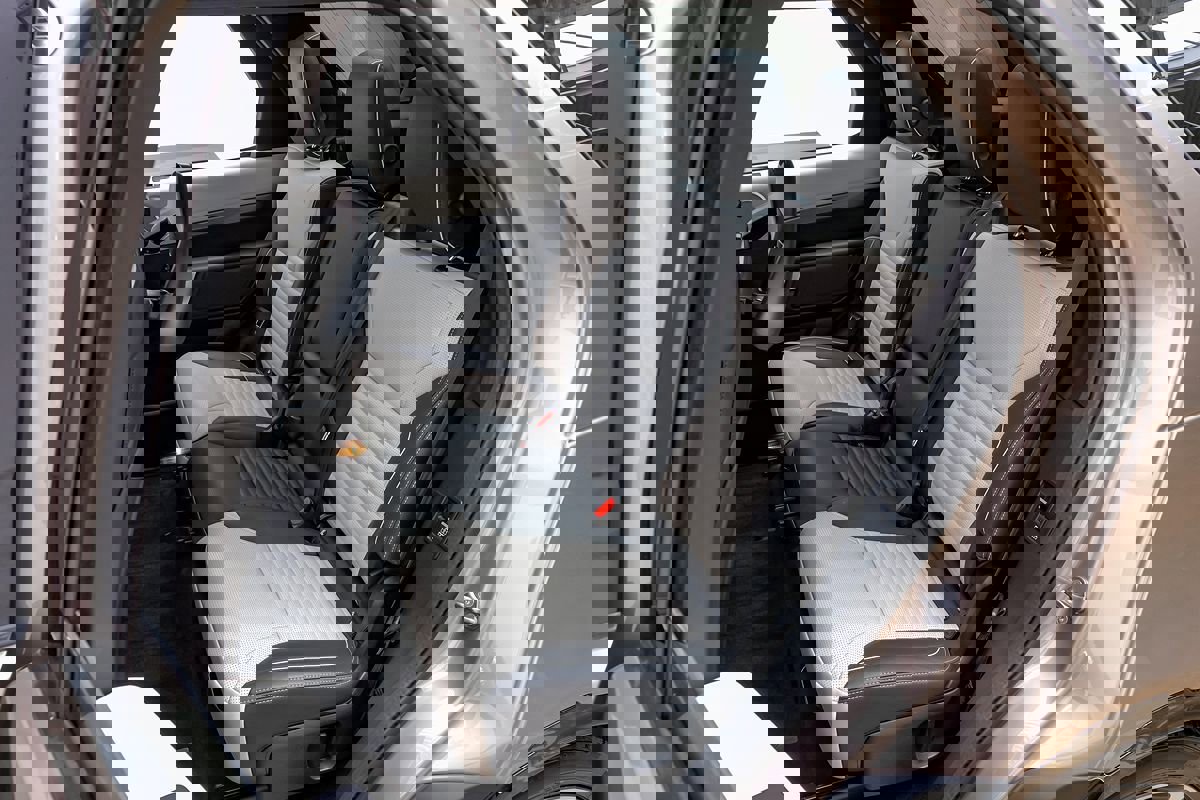 Used 2021 Land Rover Discovery HSE R-Dynamic AWD/4WD image 37