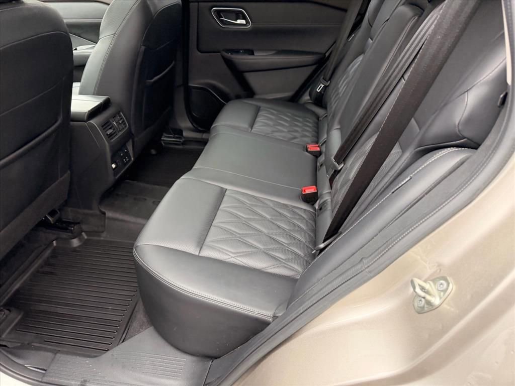 Used 2023 Nissan Rogue Platinum w/ Platinum Premium Package image 7