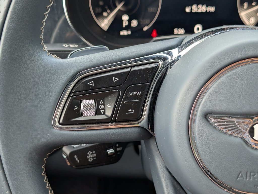 Used 2023 Bentley Bentayga Extended Wheelbase AWD/4WD image 22