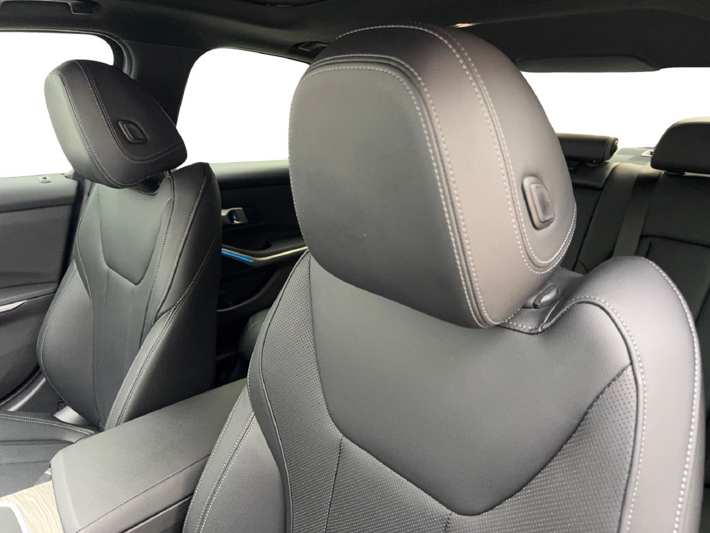Used 2025 BMW 330i Sedan RWD image 29