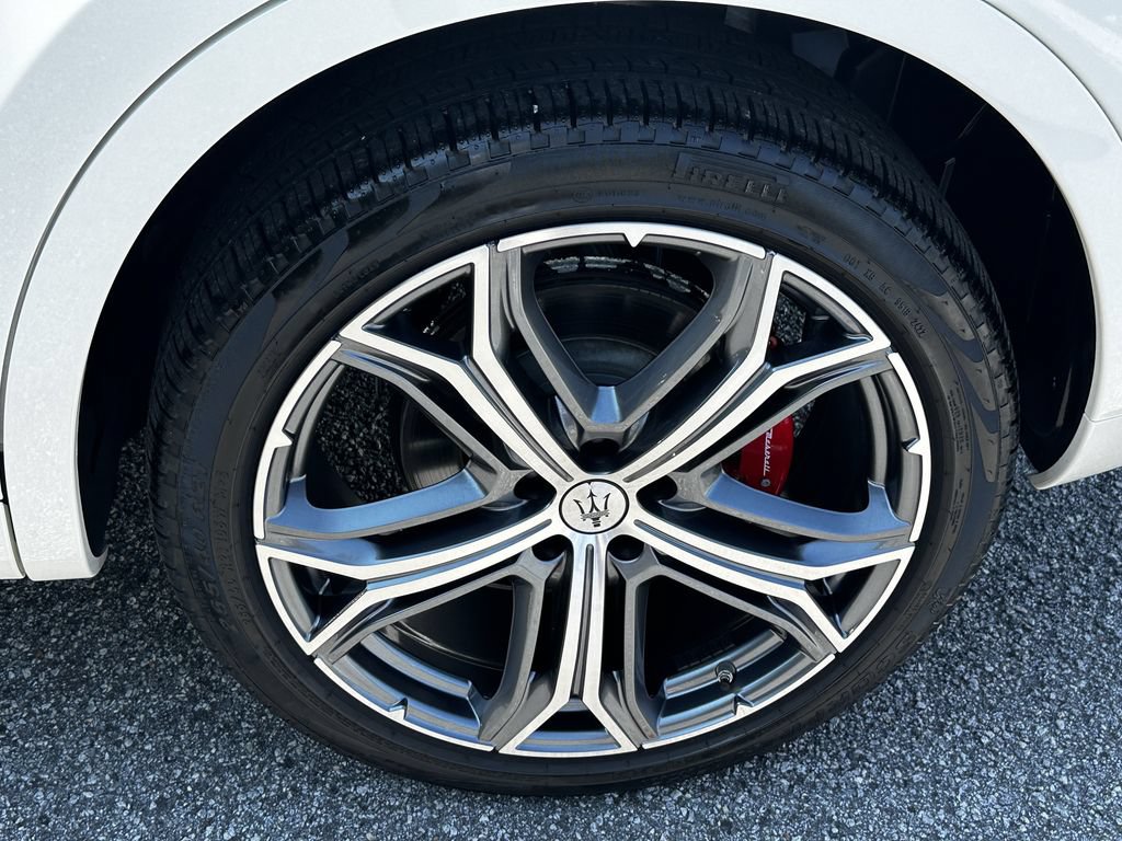 Used 2023 Maserati Levante GT AWD/4WD image 23
