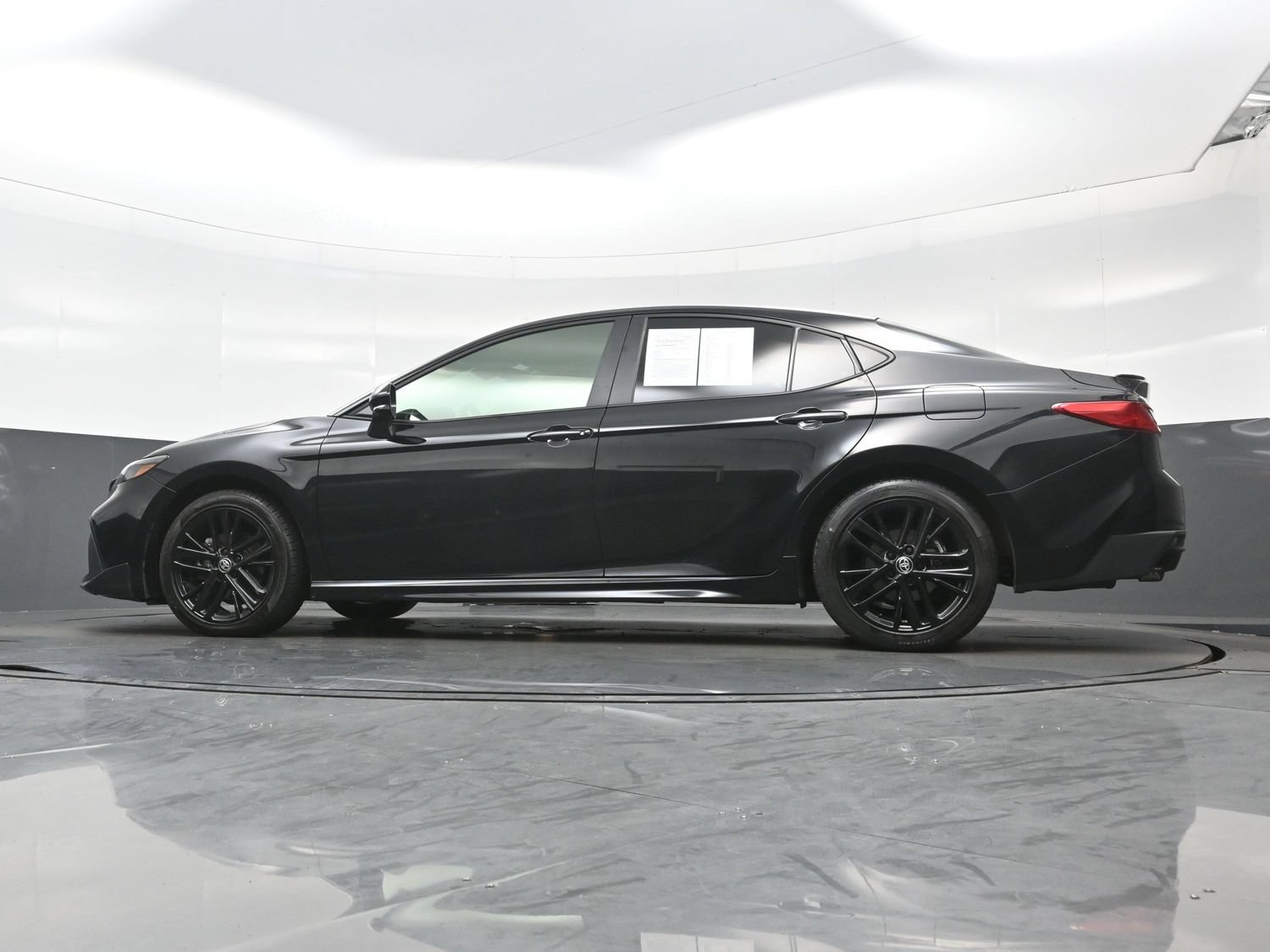 Used 2025 Toyota Camry SE AWD/4WD image 31