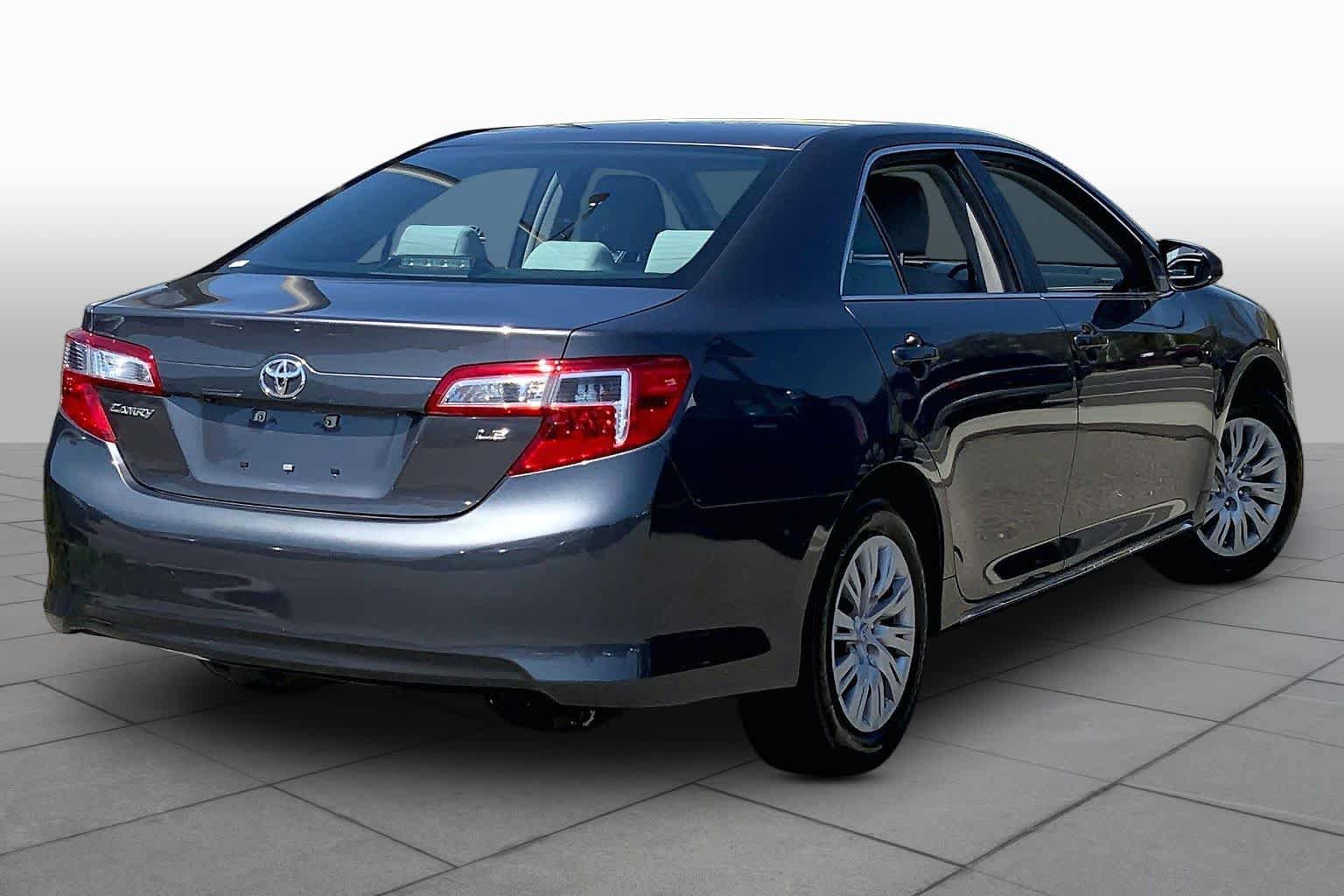 Used 2014 Toyota Camry LE FWD image 12