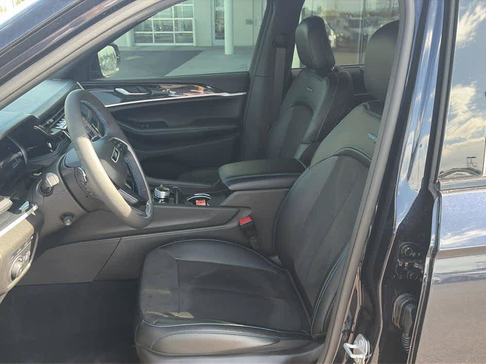 Used 2024 Jeep Grand Cherokee Trailhawk w/ Luxury Tech Group III AWD/4WD image 13