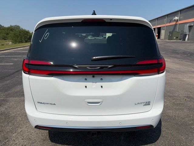 New 2027 Chrysler Pacifica Limited w/ Family Tech Group AWD/4WD image 6