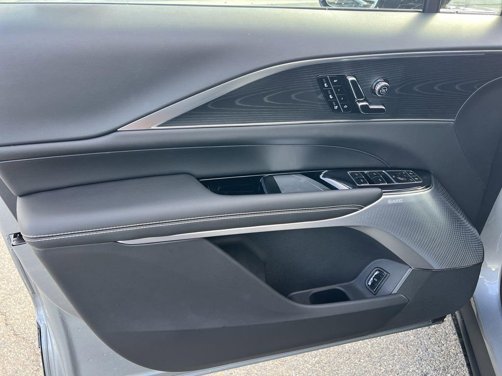 New 2025 Cadillac Lyriq Sport image 10