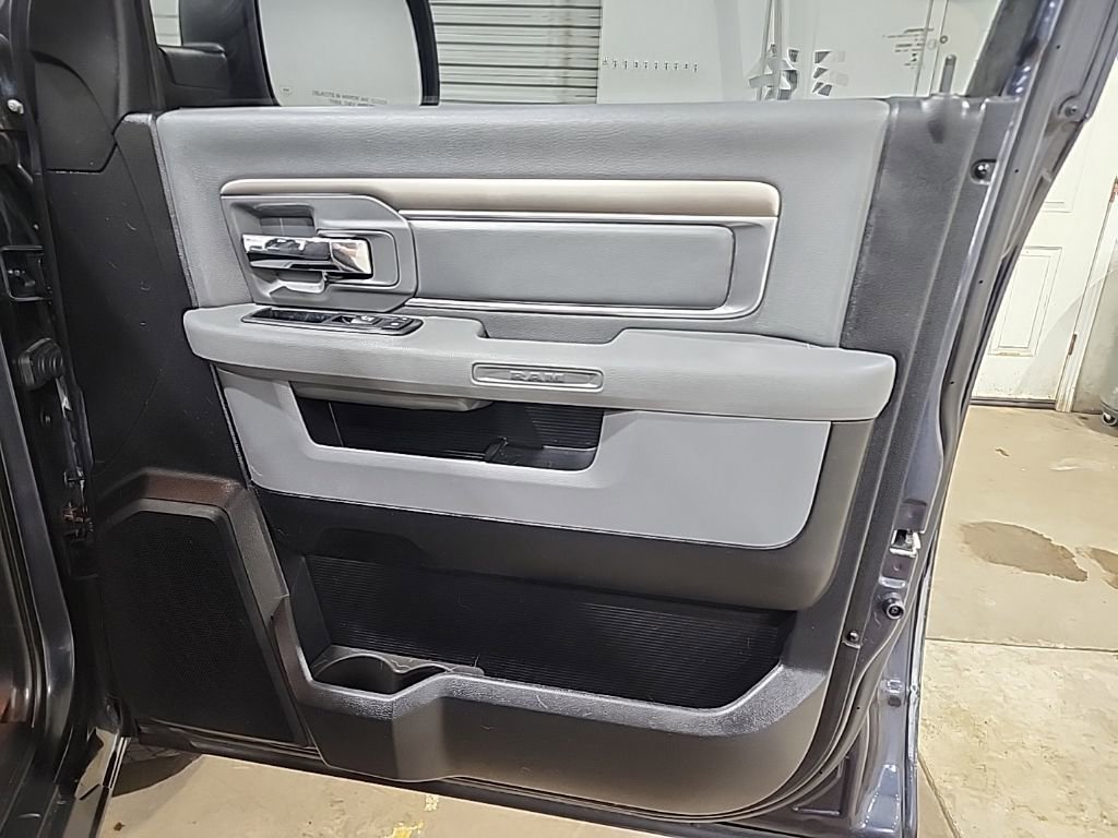 Used 2014 RAM 1500 Classic SLT AWD/4WD image 19