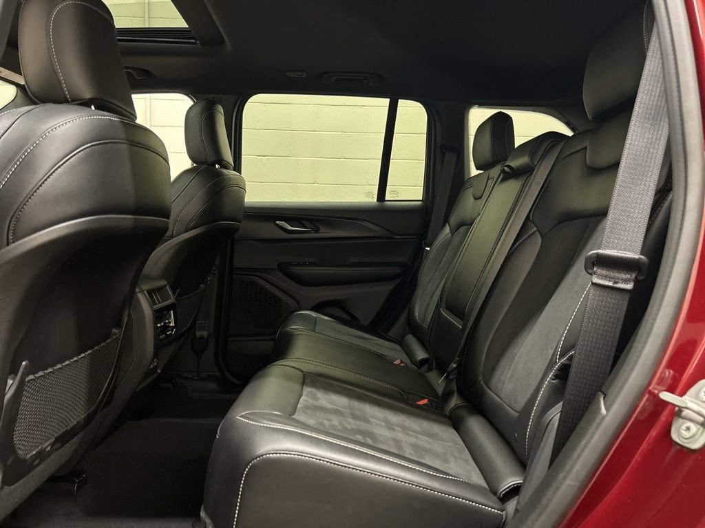 Used 2024 Jeep Grand Cherokee Altitude AWD/4WD image 8