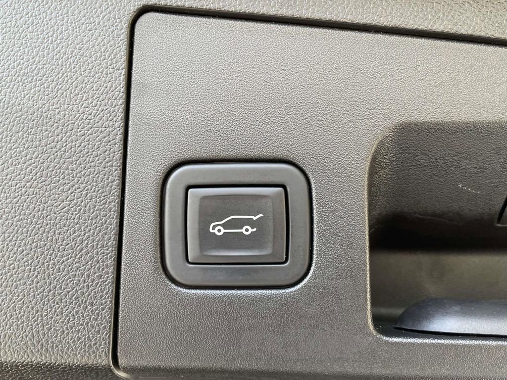 Certified 2023 Cadillac XT4 Luxury image 11