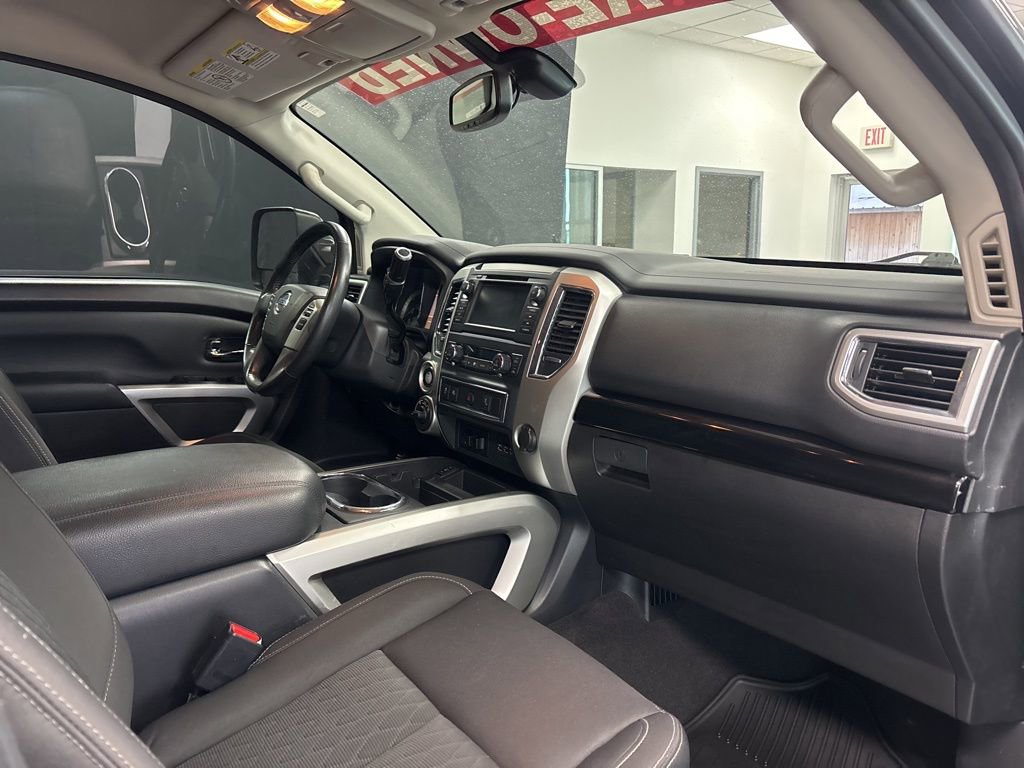 Used 2019 Nissan Titan SV w/ SV Convenience Package image 11