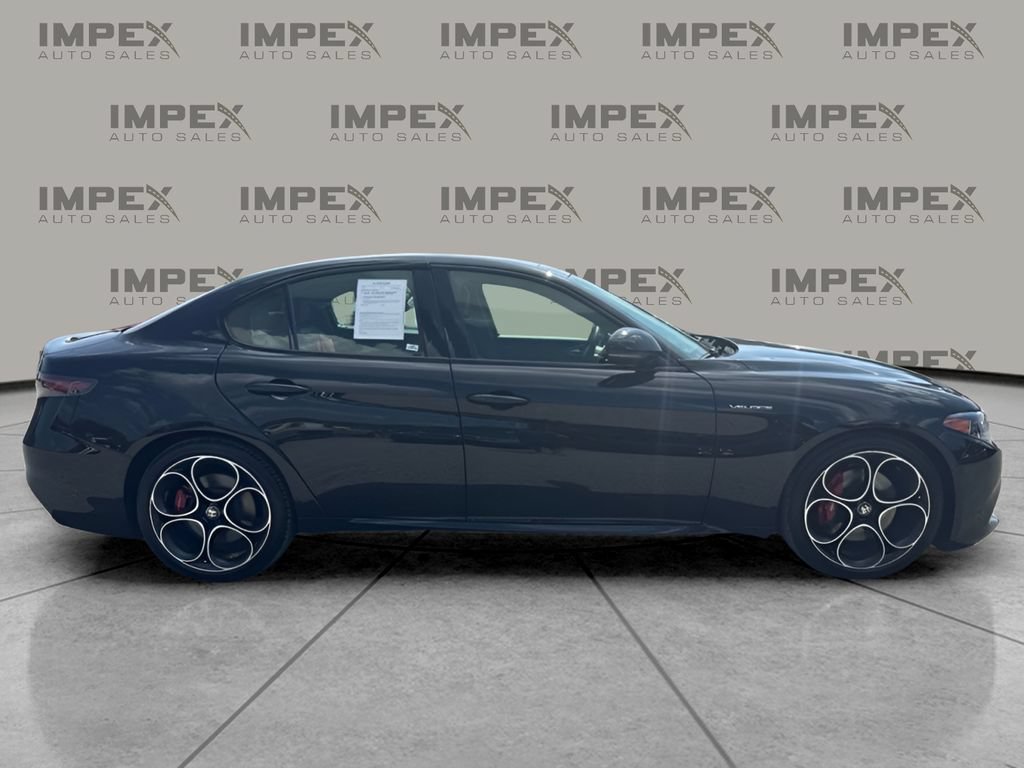 Used 2024 Alfa Romeo Giulia Veloce RWD image 6