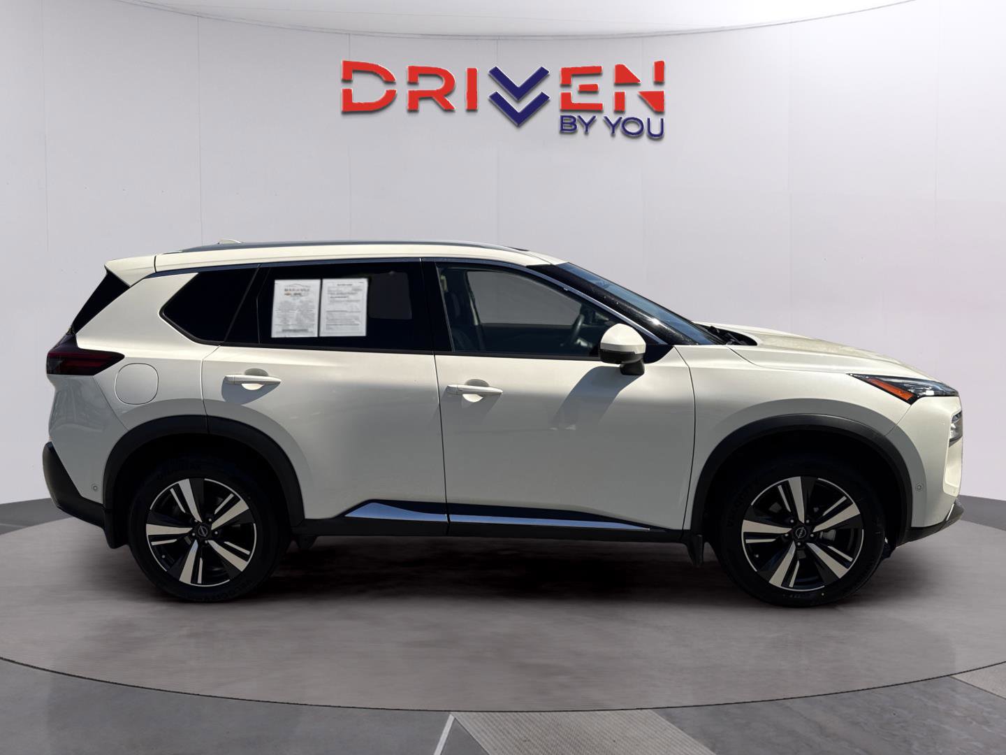 Used 2023 Nissan Rogue SL w/ SL Premium Package FWD image 6
