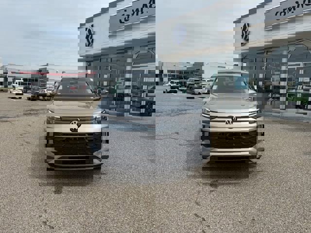 New 2025 Volkswagen Tiguan SE image 3