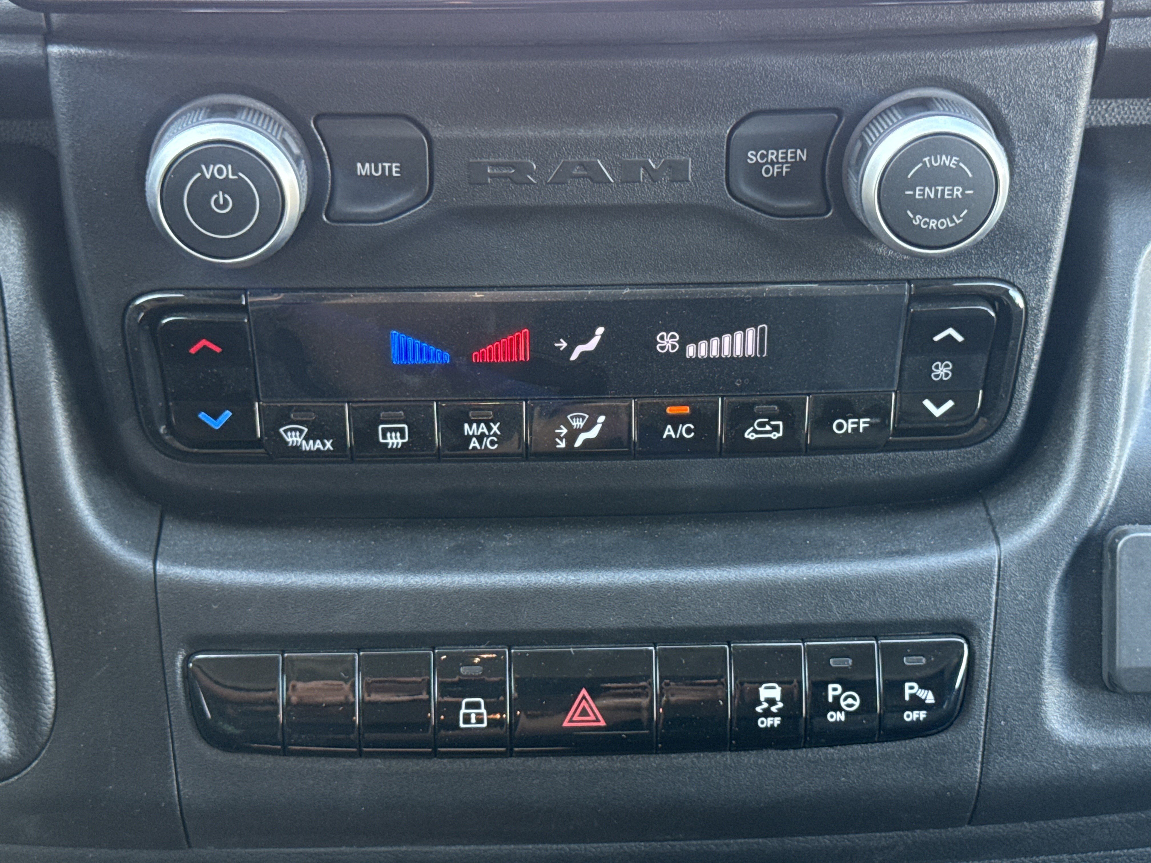 New 2026 RAM ProMaster 3500 w/ Crew Van Package FWD image 22