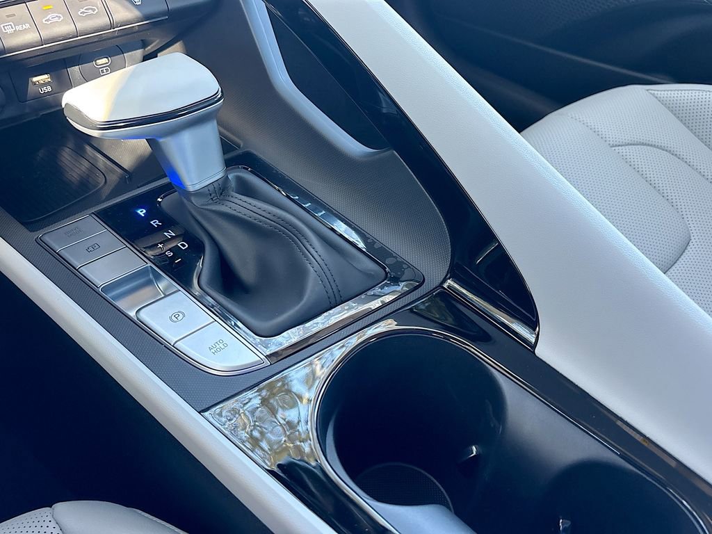 New 2025 Hyundai Elantra Limited w/ Cargo Package image 17