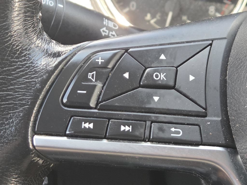 Used 2020 Nissan Rogue SV FWD image 28