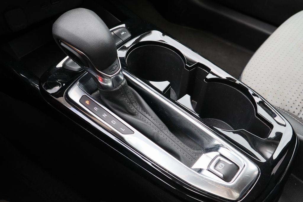 Used 2025 Chevrolet Trax LT FWD image 19