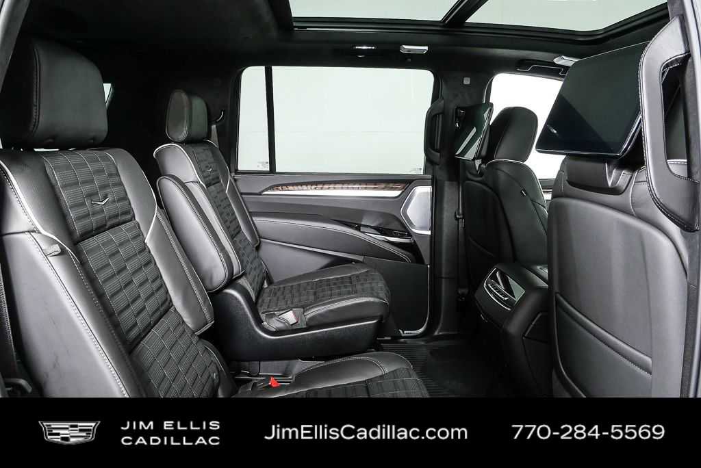 Certified 2026 Cadillac Escalade ESV Platinum Sport w/ LPO, ONYX Package AWD/4WD image 23