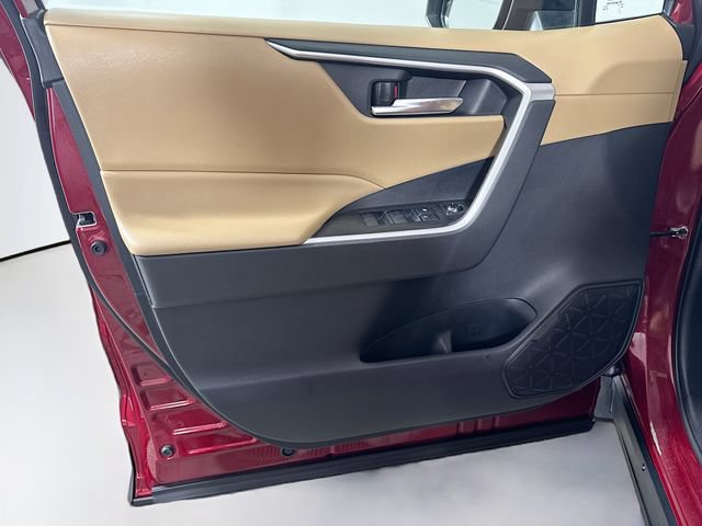Certified 2020 Toyota RAV4 XLE w/ Convenience Package AWD/4WD image 13