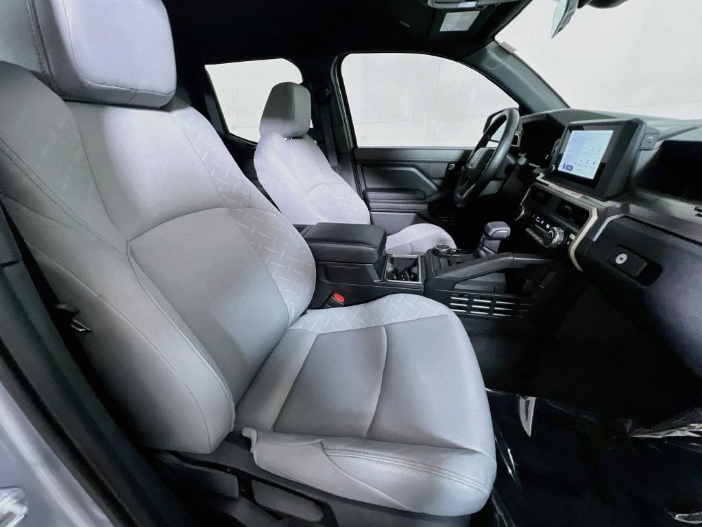 Certified 2025 Toyota Tacoma SR5 AWD/4WD image 24