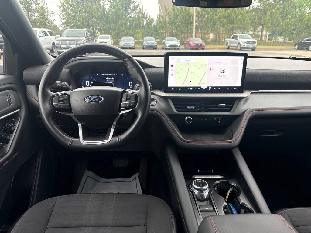 Used 2025 Ford Explorer ST-Line w/ ST-Line Street Pack AWD/4WD image 3