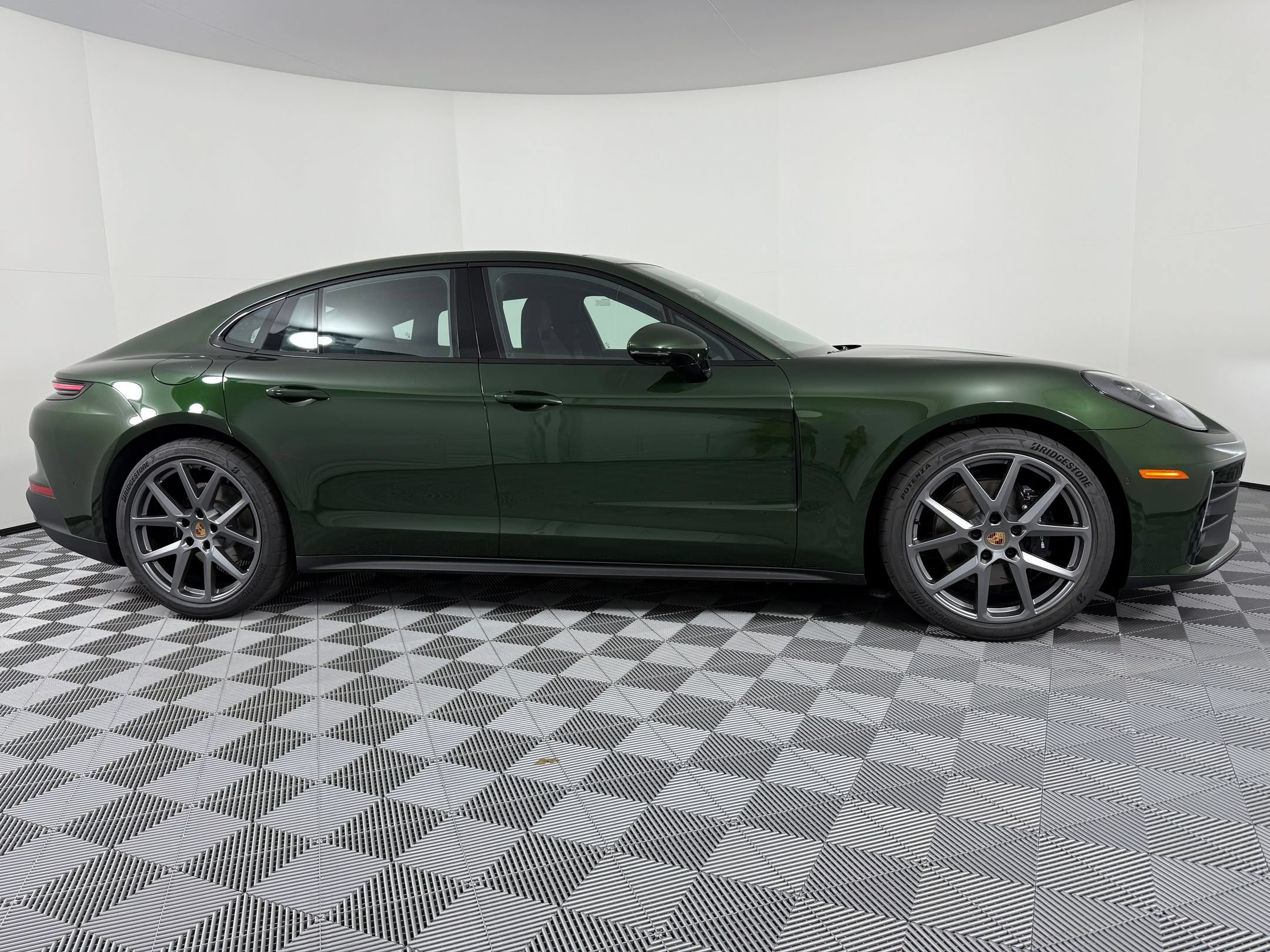 Certified 2026 Porsche Panamera 4 AWD/4WD image 8