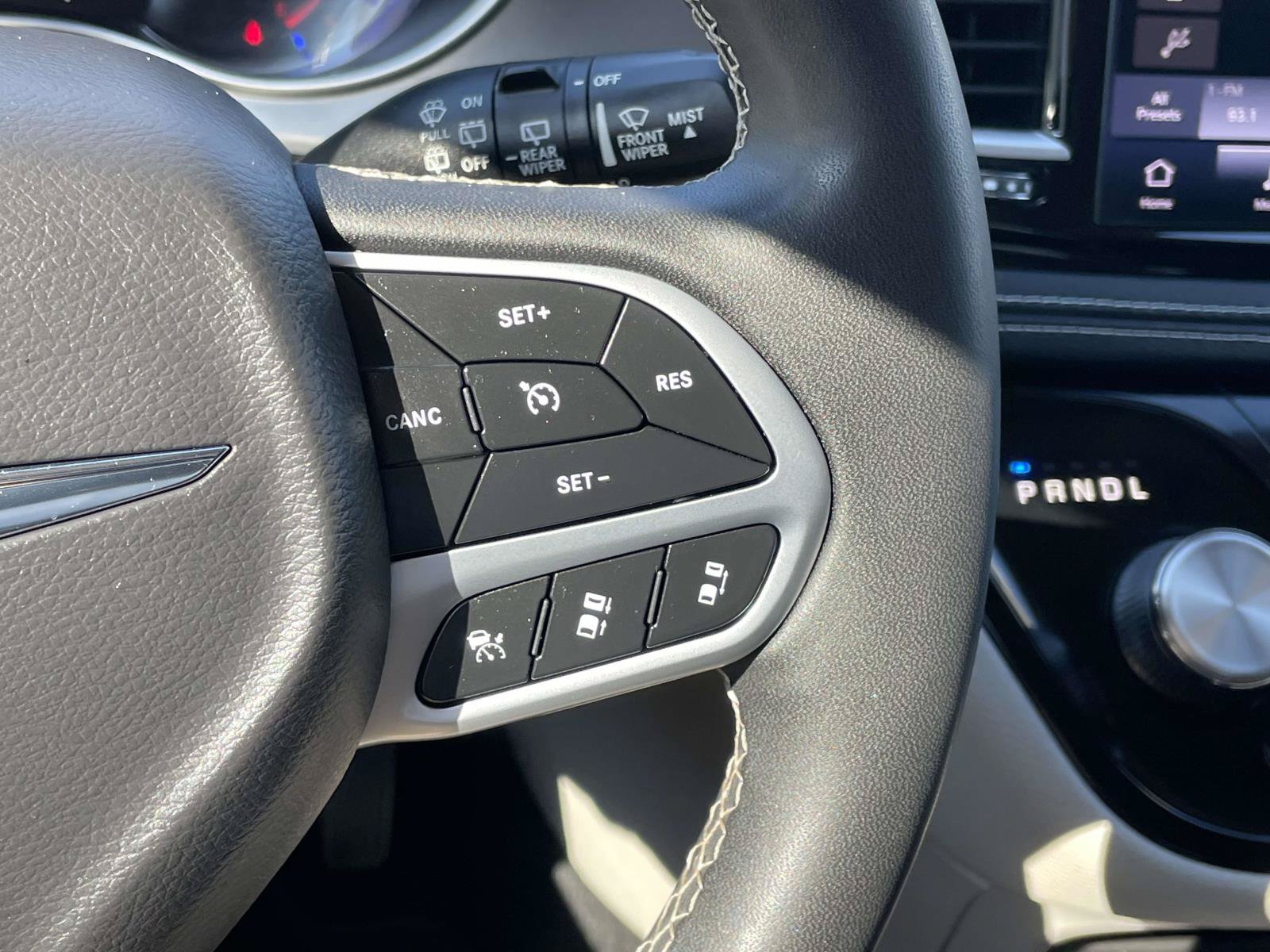 Used 2023 Chrysler Pacifica Touring-L FWD image 23