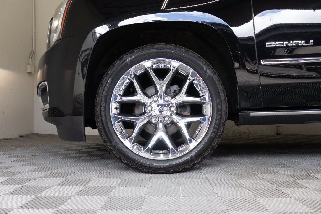 Used 2020 GMC Yukon Denali w/ Denali Ultimate Package AWD/4WD image 9