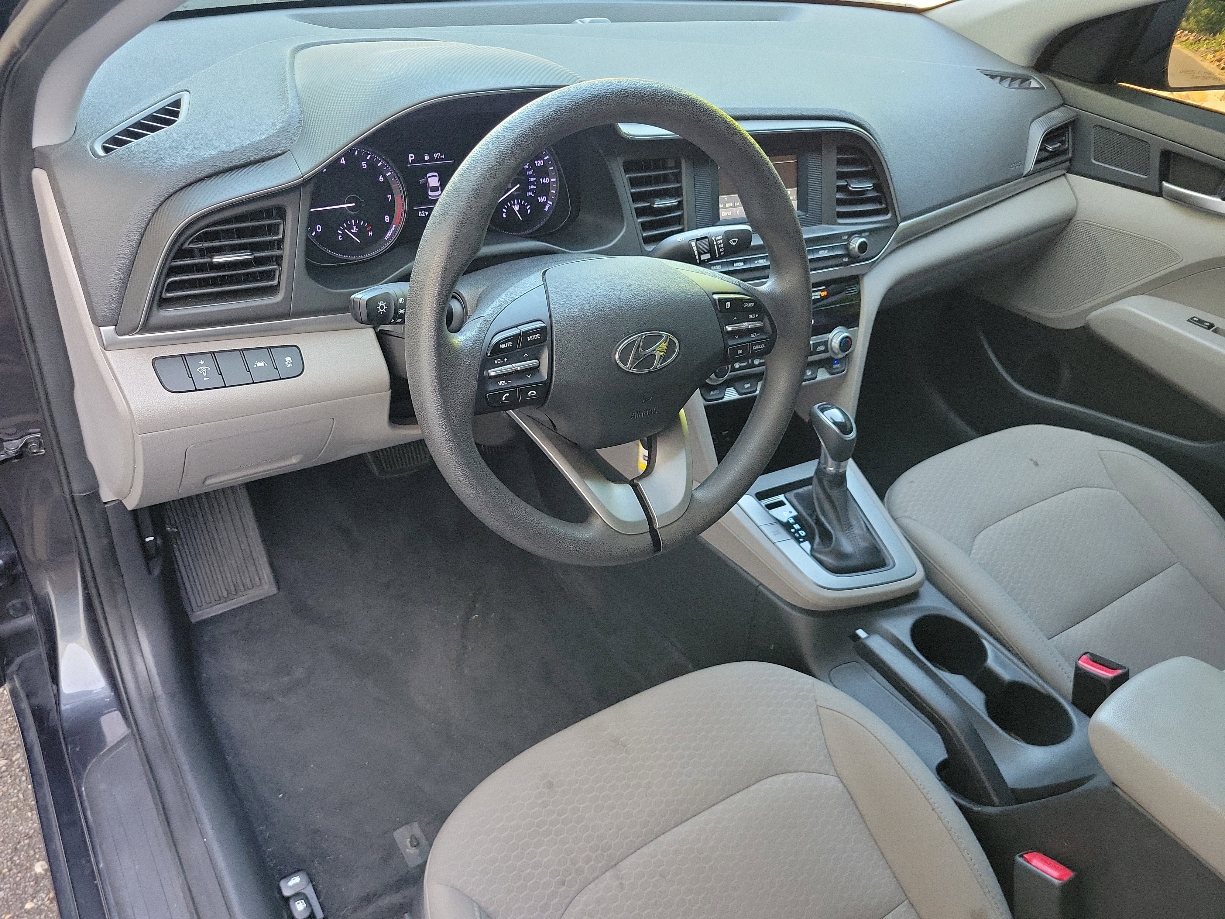 Used 2020 Hyundai Elantra SE FWD image 8