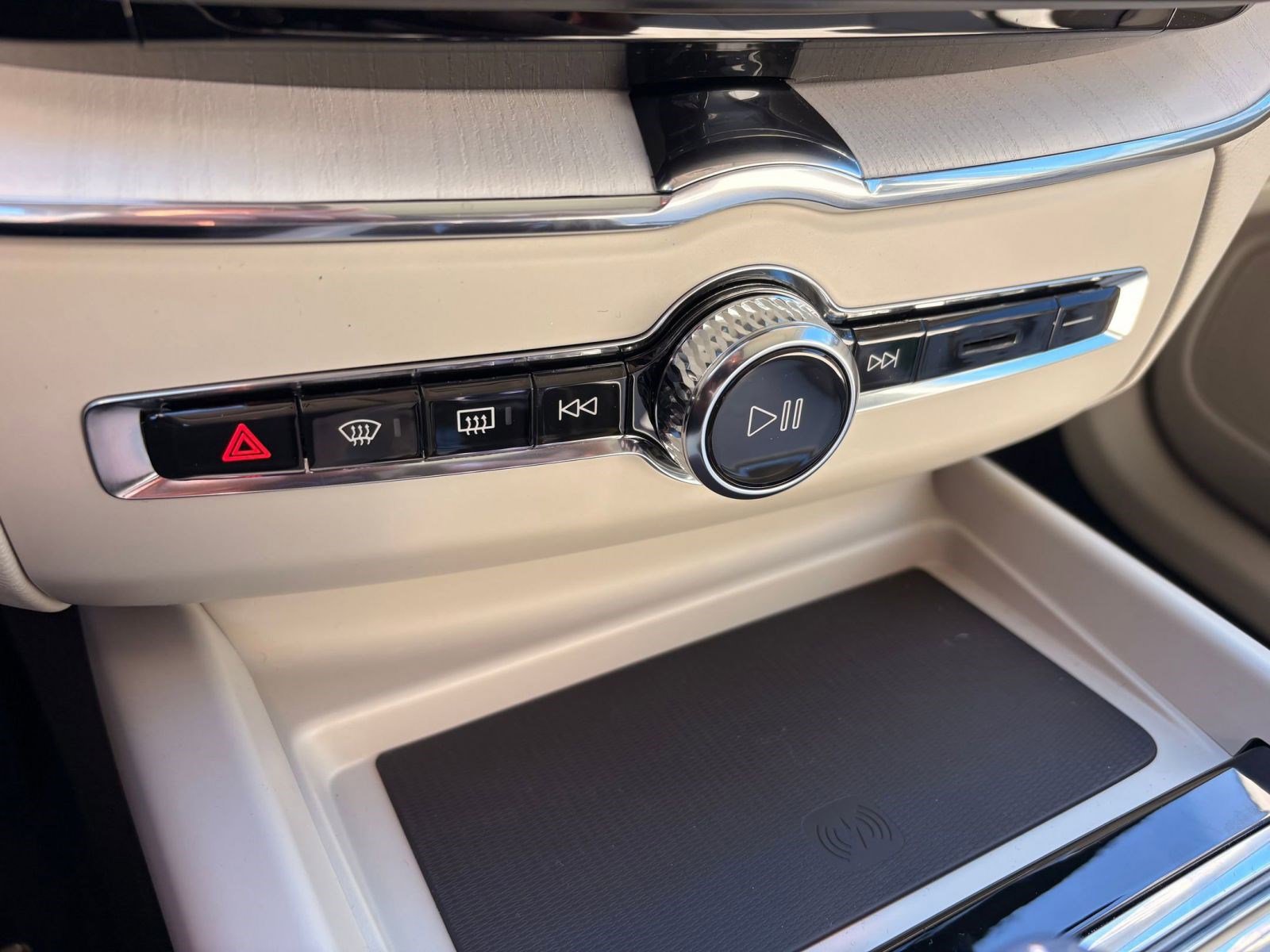 New 2026 Volvo XC60 B5 Ultra w/ Climate Package image 17