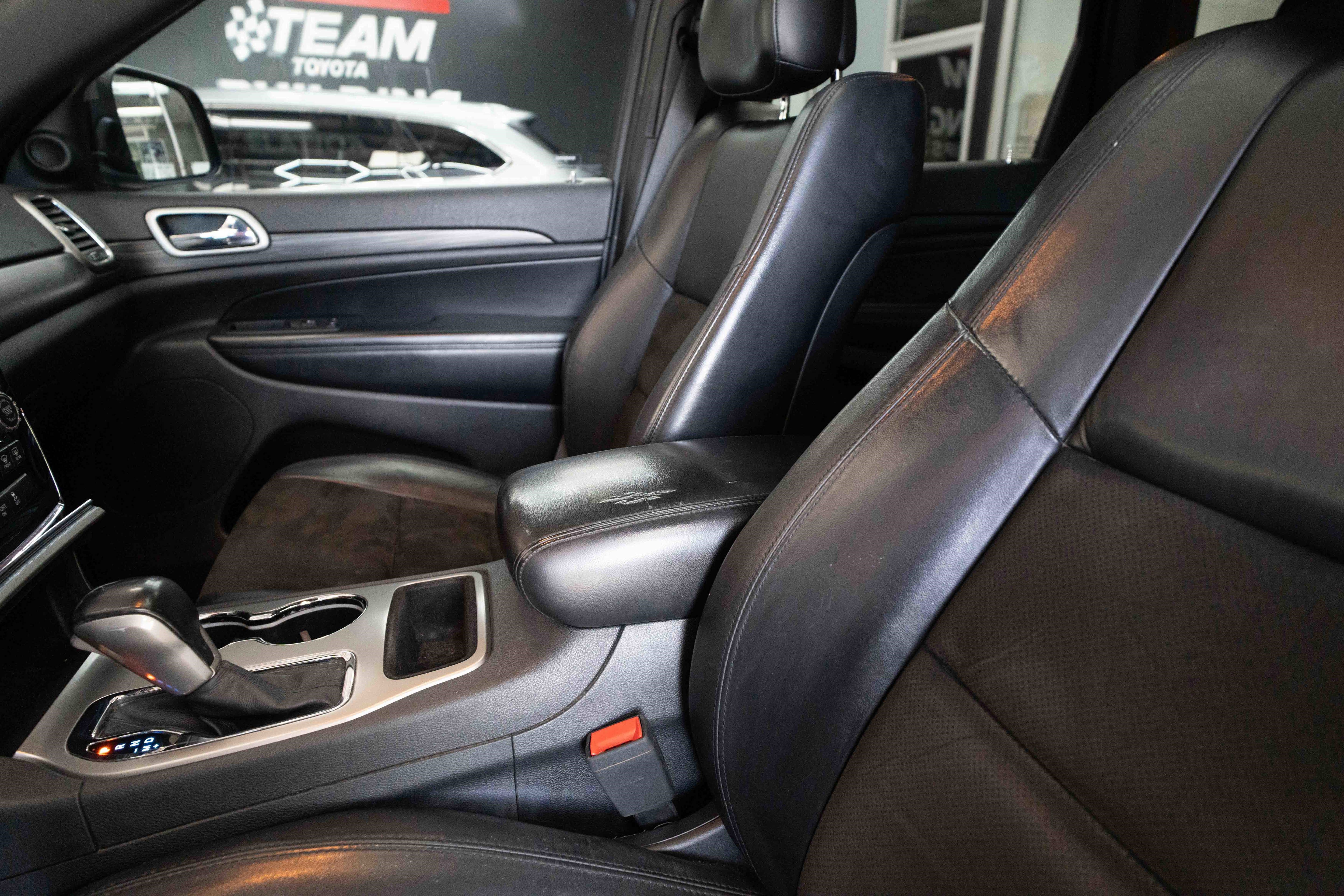 Used 2019 Jeep Grand Cherokee Altitude AWD/4WD image 10