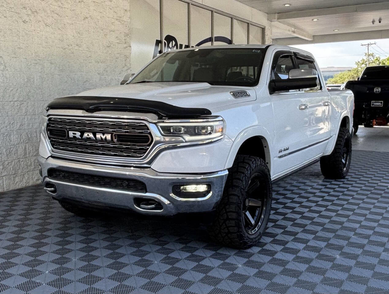 Used 2019 RAM 1500 Limited w/ Advanced Safety Group AWD/4WD image 3