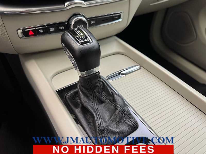 Used 2019 Volvo XC60 T5 Momentum w/ Multimedia Package AWD/4WD image 29