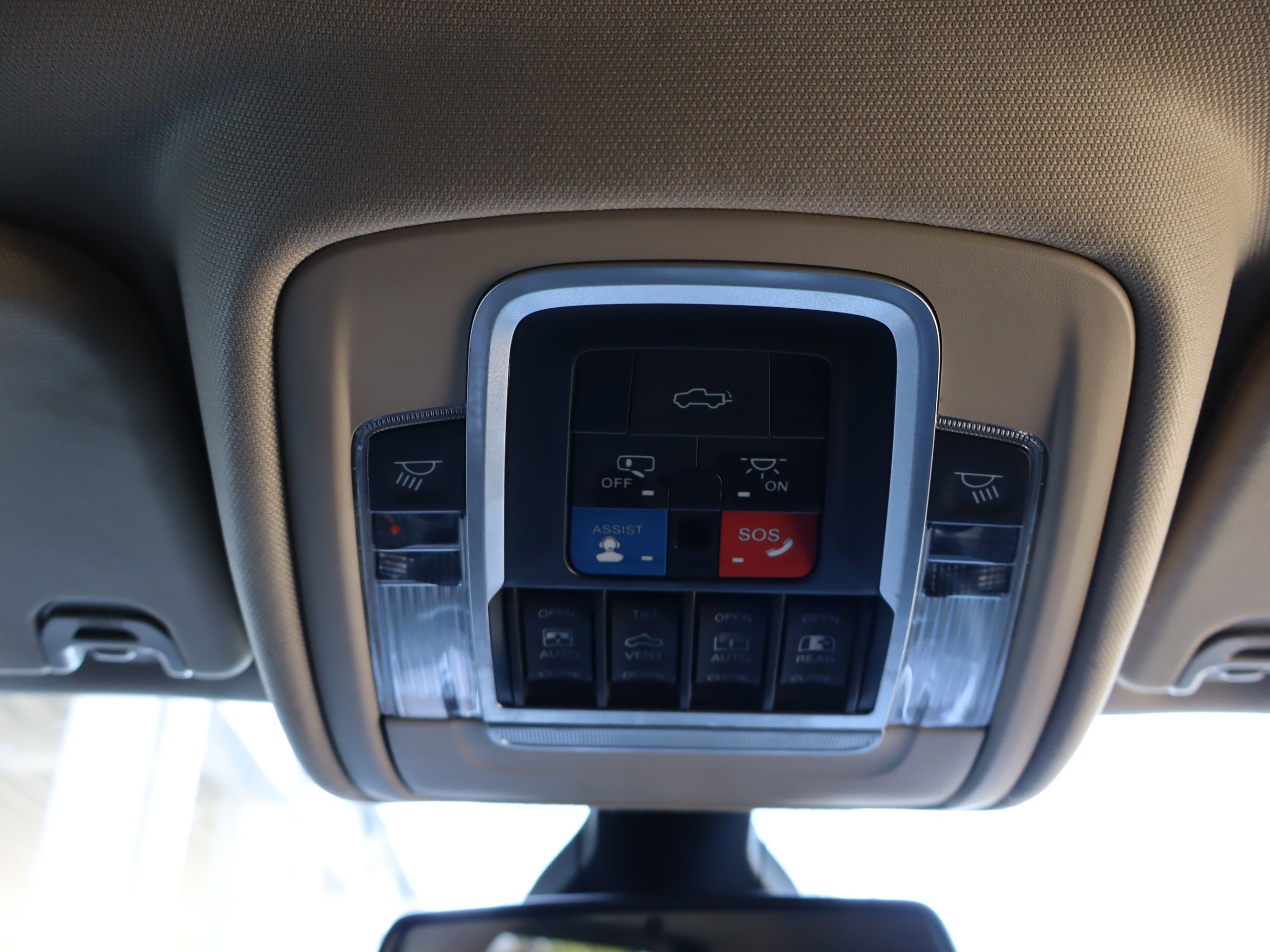 Used 2020 RAM 1500 Laramie AWD/4WD image 32