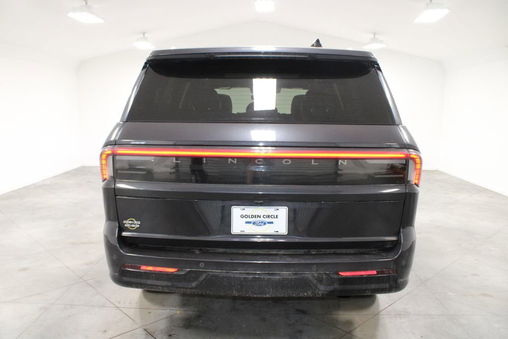 Used 2025 Lincoln Navigator Reserve image 8