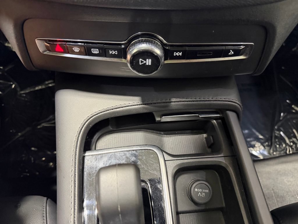 Used 2024 Volvo XC90 B5 Core w/ Protection Package Premier AWD/4WD image 22