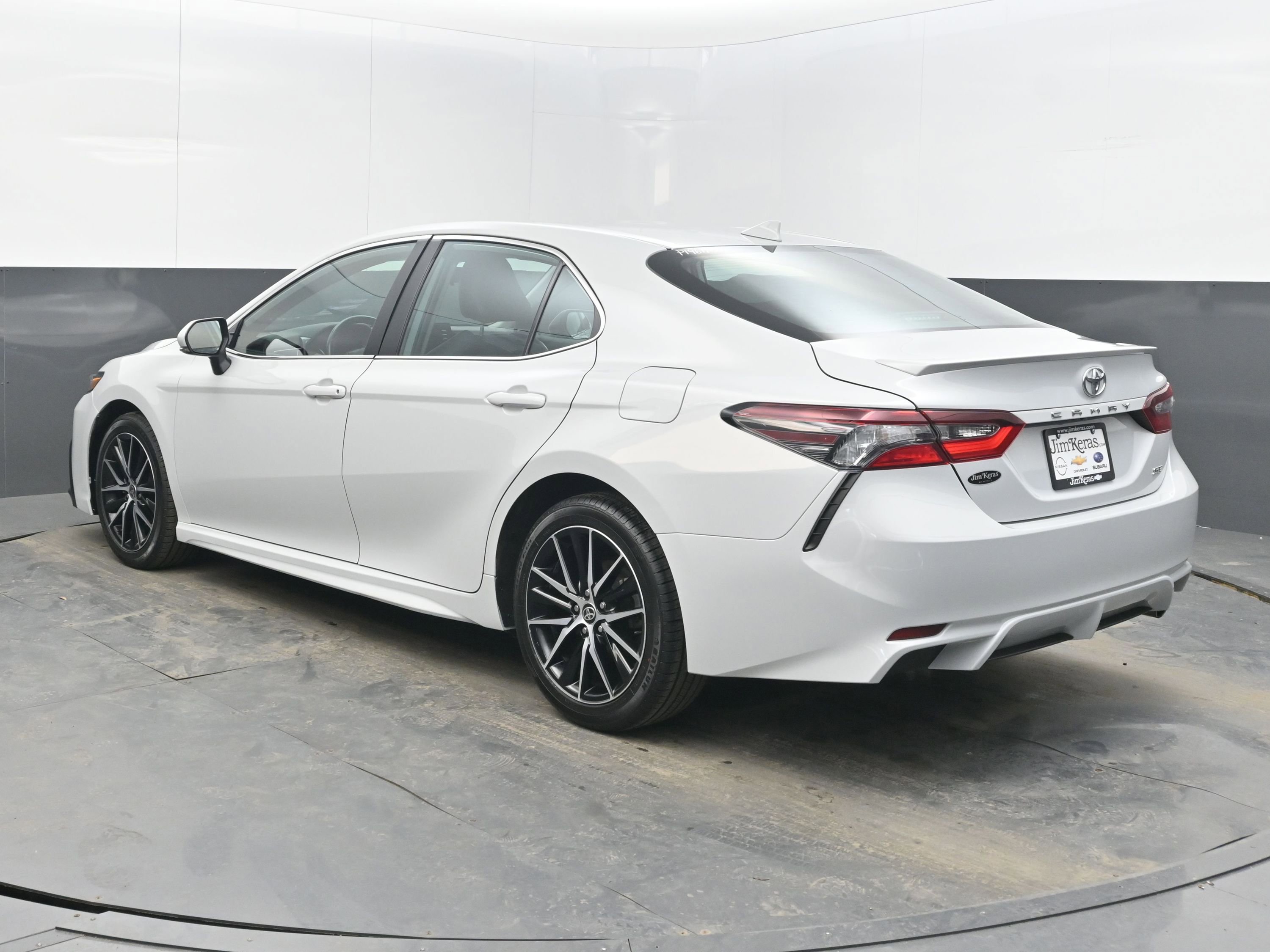 Used 2024 Toyota Camry SE image 8