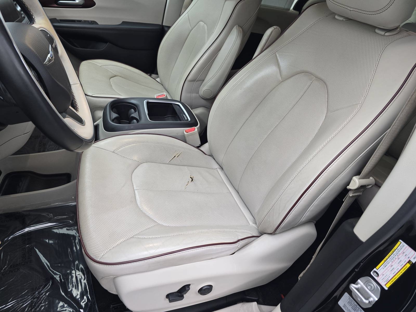 Used 2017 Chrysler Pacifica Limited w/ UConnect Theater Package FWD image 16